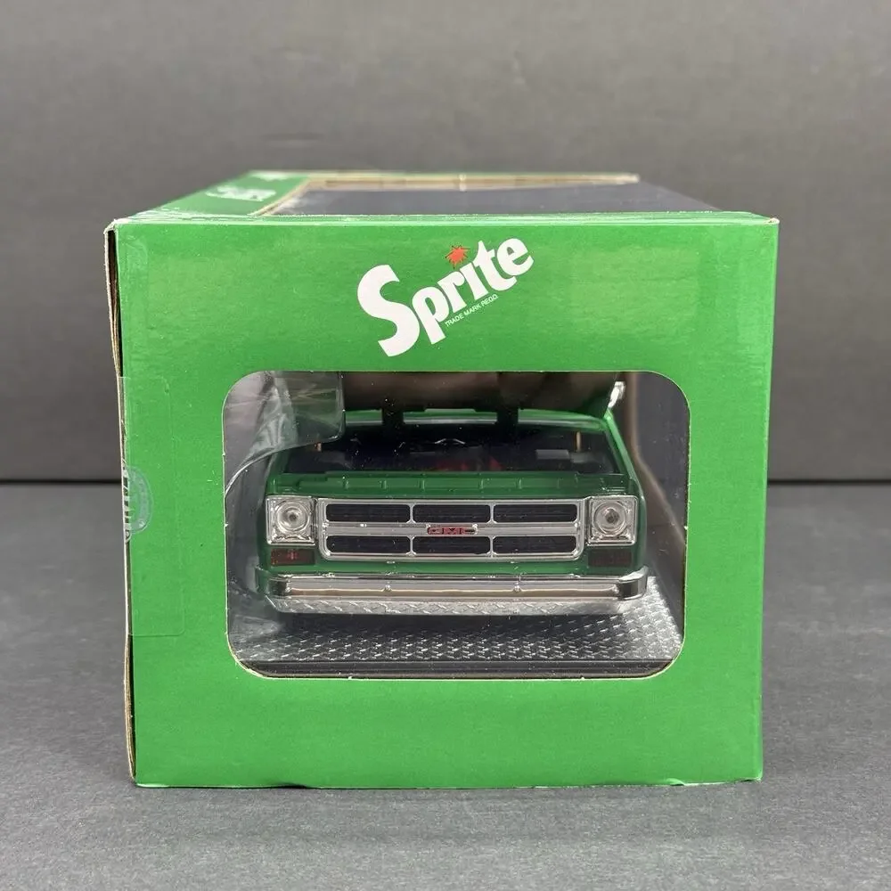 M2 1976 GMC Sierra Grande 15 Sprite Squarebody 1/24 Diecast Truck WMTS01